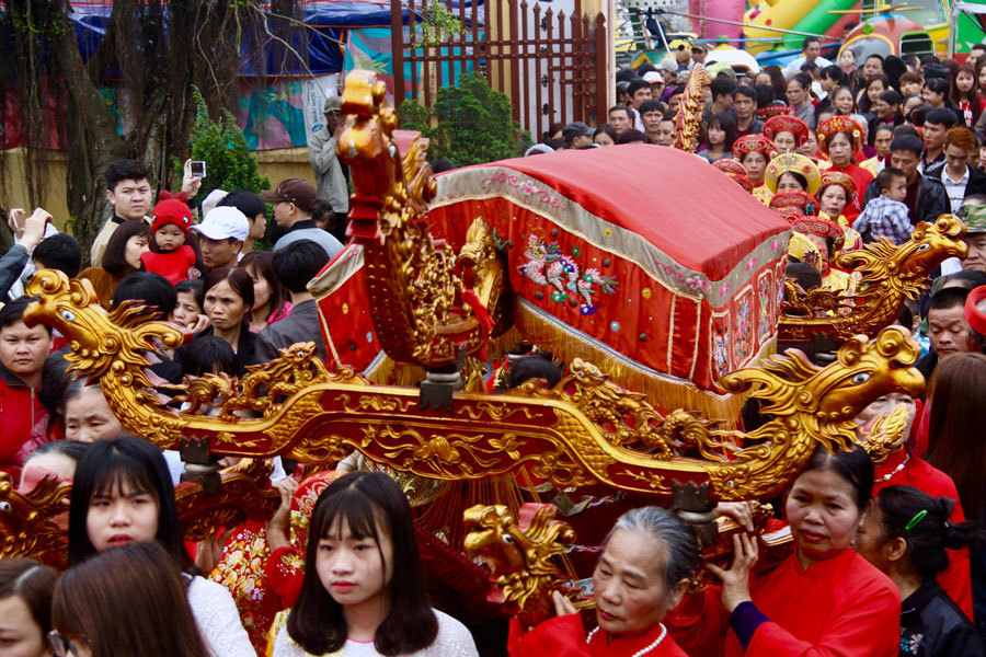Lễ hội Sư bà Ngọc nữ Mai Thị Triều thu hút đông con dân về dâng hương